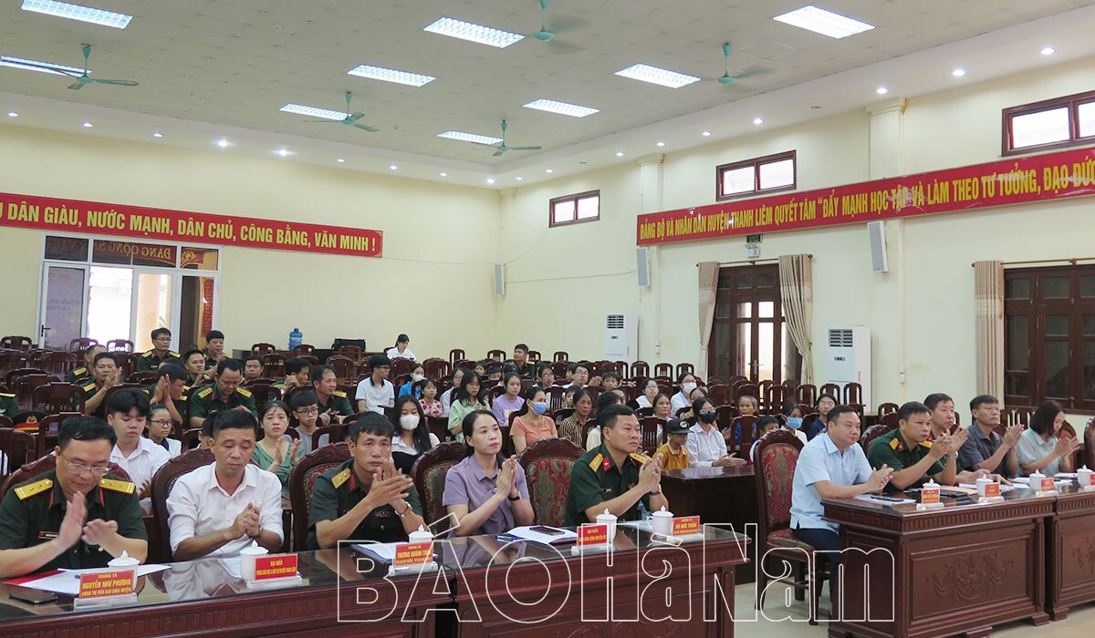 Ban CHQS huyện Thanh Liêm công bố quyết định nhận “Con nuôi đơn vị”            