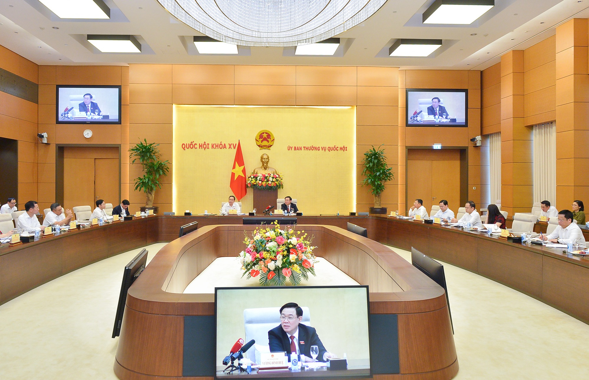 National Assembly Chairman Vuong Dinh Hue: Consult the experiences of ...