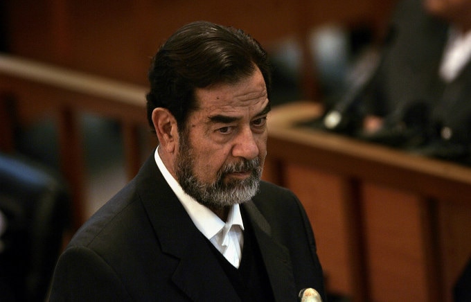Cựu tổng thống Iraq Saddam Hussein trong phiên tòa ở Baghdad hồi tháng 12/2006.