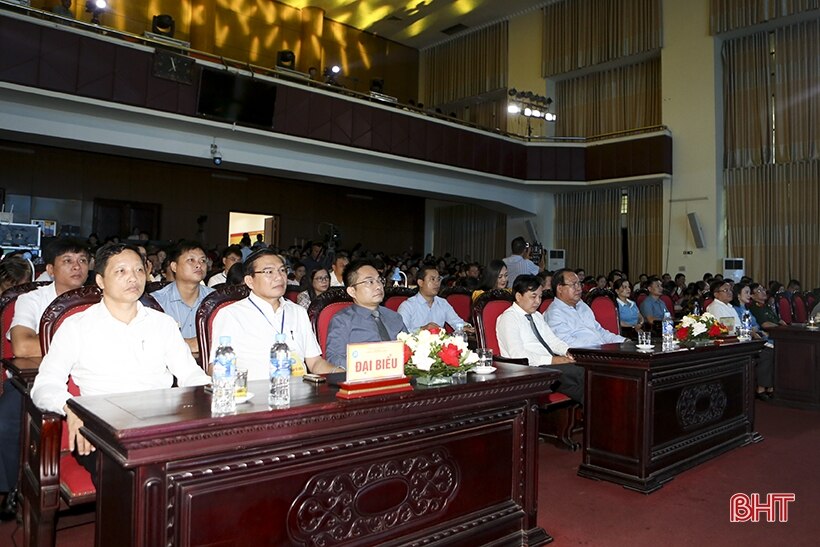 Opening ceremony of the XNUMXth Nghe Tinh Vi, Giam Folk Song Festival ...