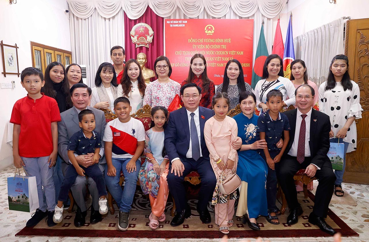 National Assembly Chairman Vuong Dinh Hue hopes the community will ...