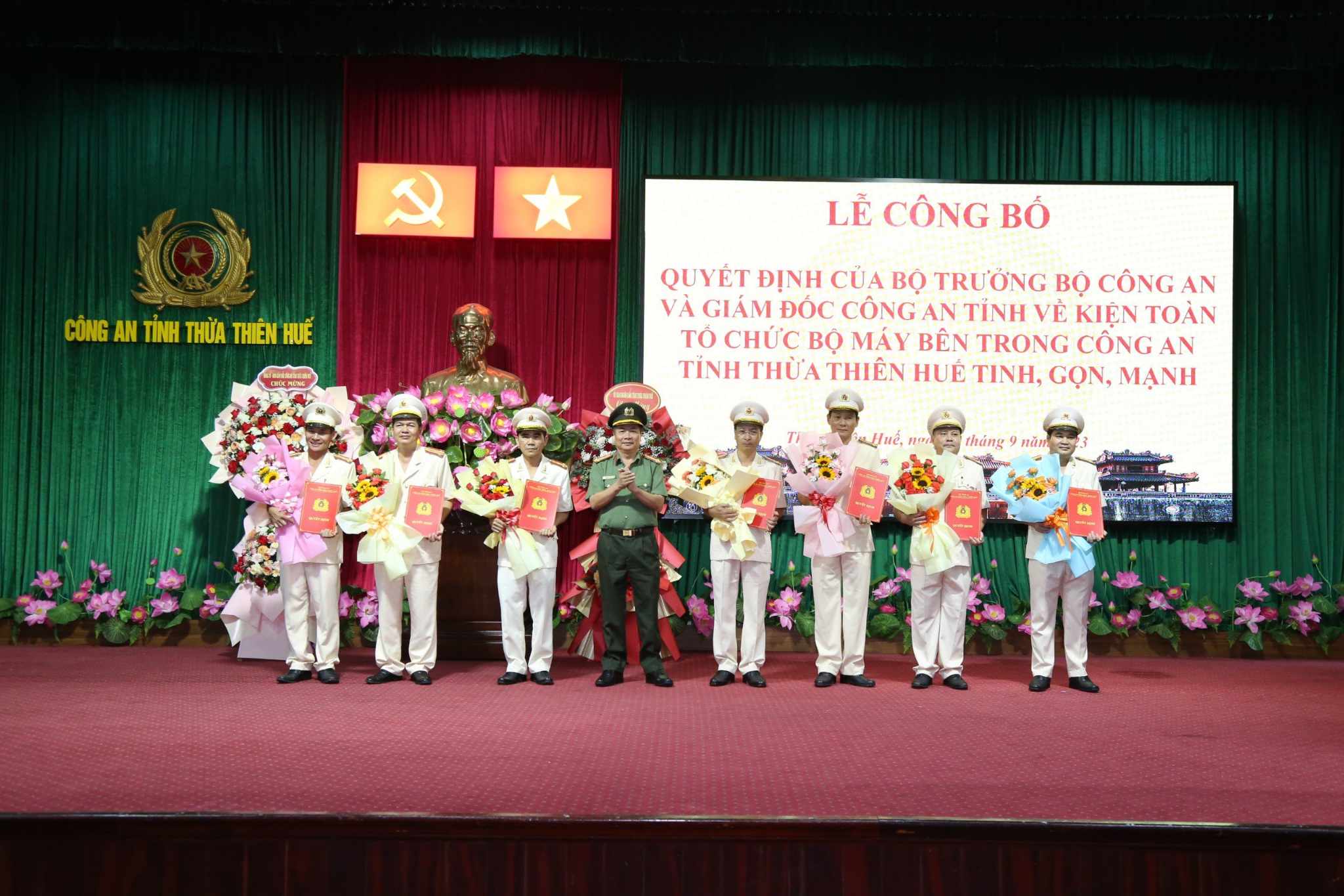 Strengthening the organization of Thua Thien Hue Provincial Police ...