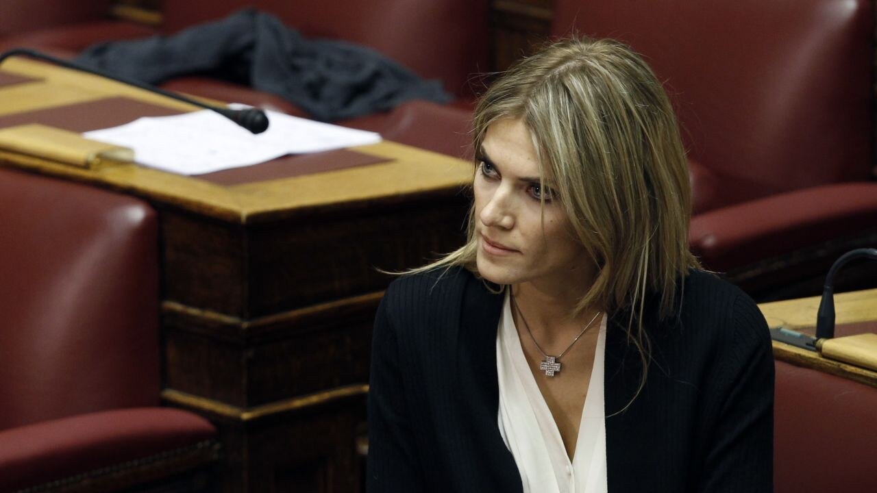 Bà Eva Kaili bị đình chỉ 'tất cả quyền lực, nhiệm vụ và công việc... trên cương vị Phó Chủ tịch Nghị viện châu Âu'. Ảnh: Bà Eva Kaili tại Quốc hội Hy Lạp, Athens tháng 11/2011. (Nguồn: CNN)