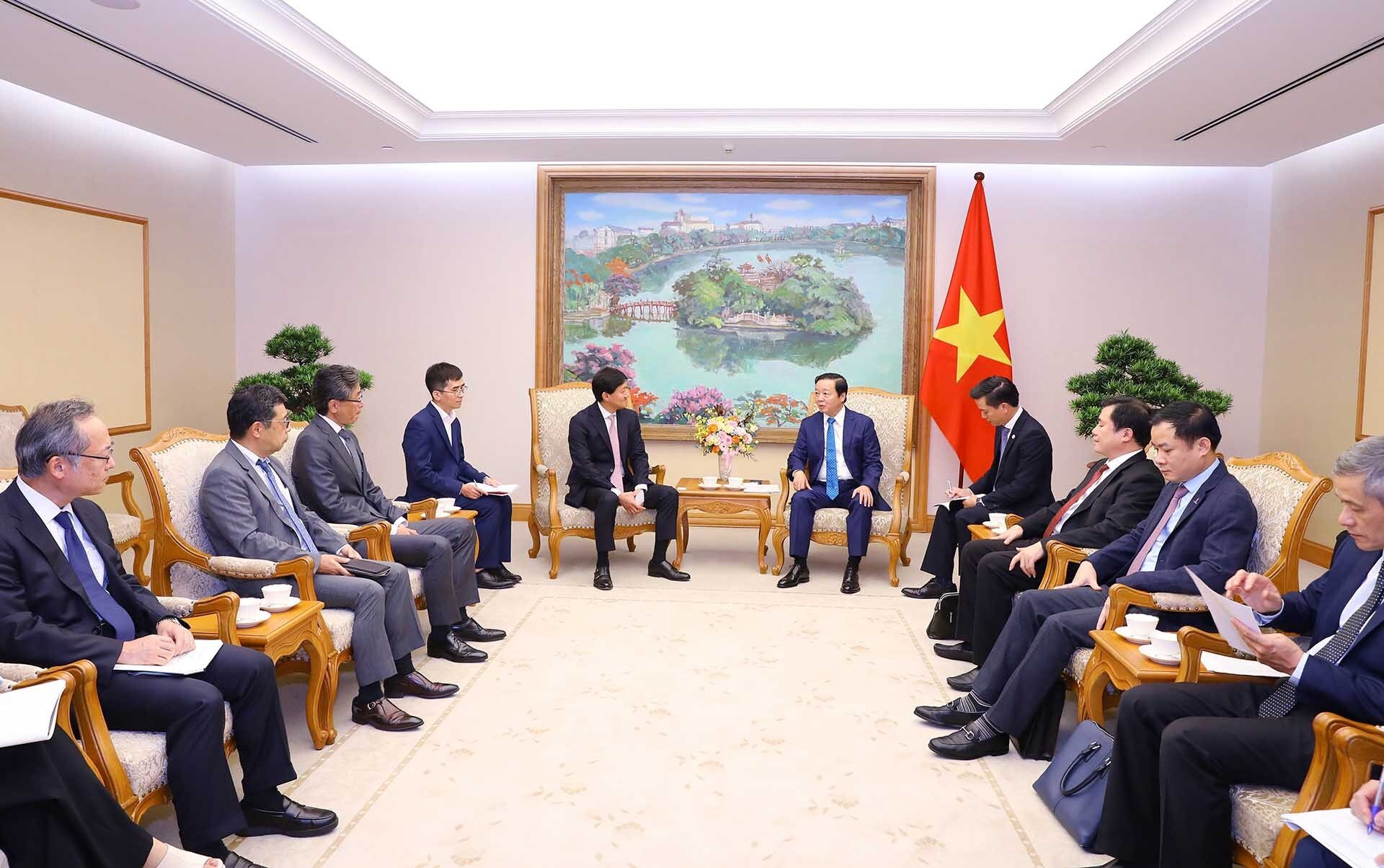 Phó Thủ tướng Trần Hồng Hà tiếp ông Harada Hidenori, Chủ tịch, Tổng giám đốc Công ty thăm dò và khai thác dầu khí Mitsui. (Nguồn: TTXVN)