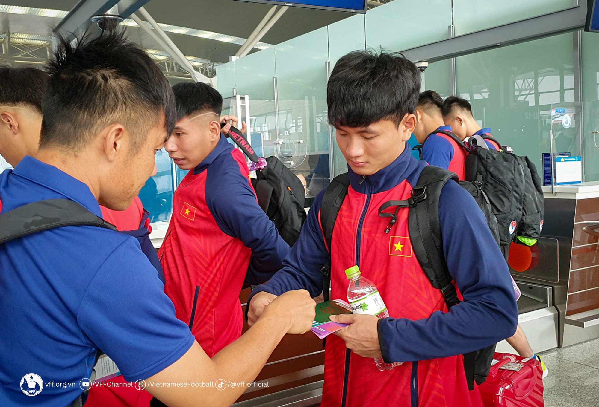 Vietnam Olympics departs for China, starting journey at ASIAD 19