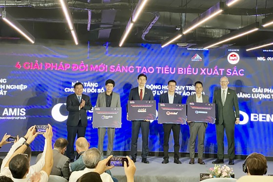 VNPT HKD và OneSME được vinh danh tại lễ công bố giải pháp đổi mới sáng tạo Việt Nam 2023 ảnh 1