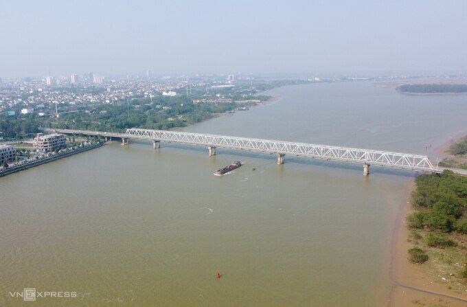 Cầu Bến Thủy 1 nối TP Vinh (Nghệ An) và huyện Nghi Xuân (Hà Tĩnh). Ảnh: Đức Hùng
