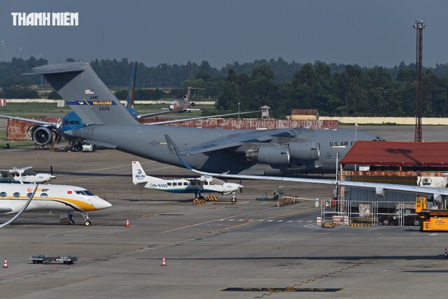 Máy bay vận tải C17 chở xe đặc chủng phục vụ Tổng thống Mỹ đến Hà Nội - Ảnh 2.