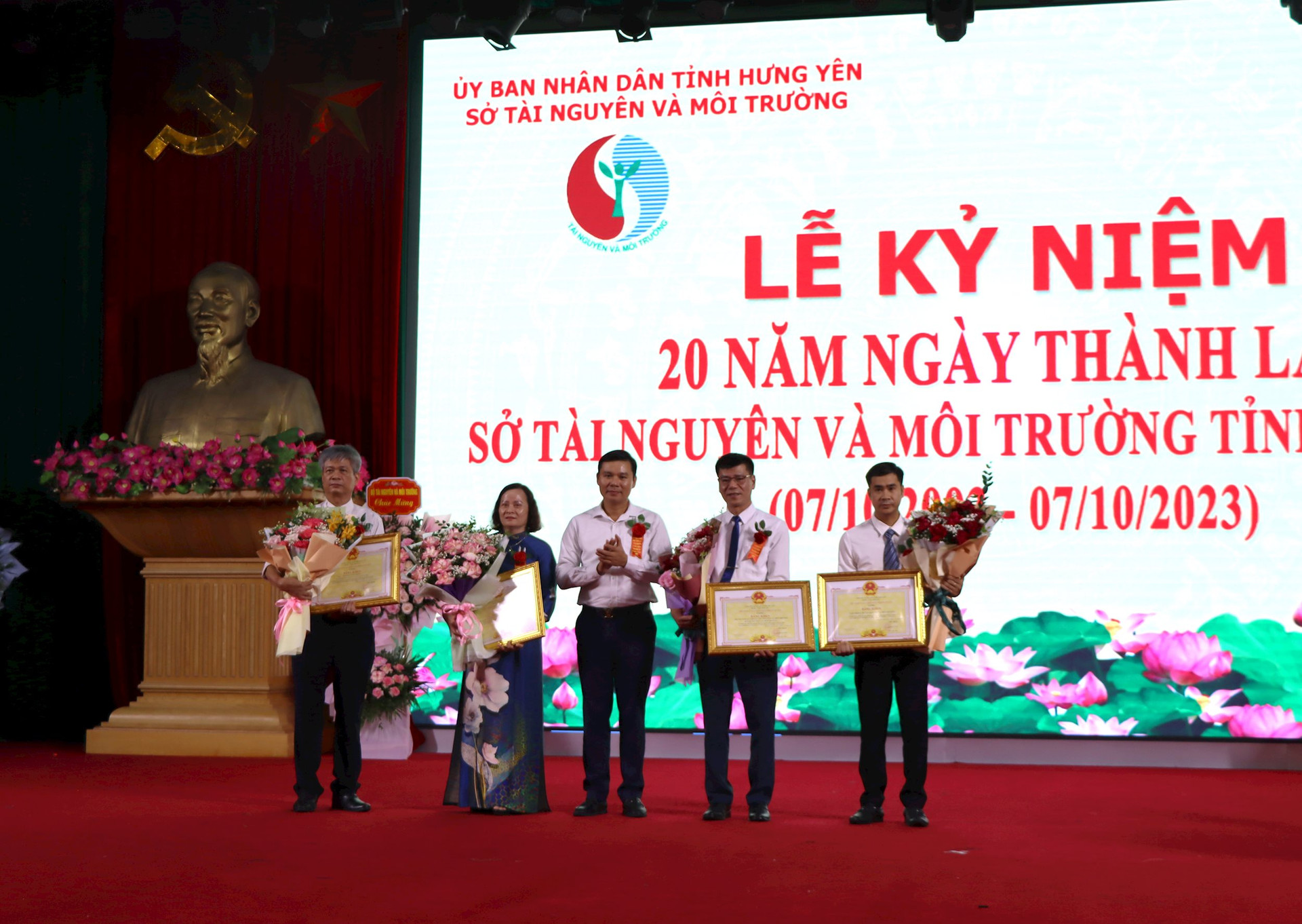 Deputy Minister Nguyen Thi Phuong Hoa attended the 20th anniversary of ...