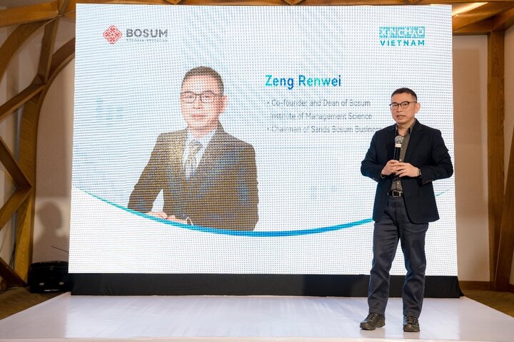 Ông Zeng Renwei - Viện trưởng và Đồng sáng lập Sands Bosum Business chia sẻ về hành trình phát triển của doanh nghiệp. (Nguồn: Sands Bosum Business)
