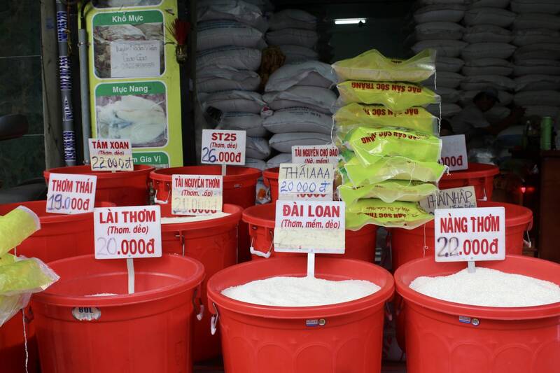Giá gạo tại các chợ truyền thống tăng trở lại. 