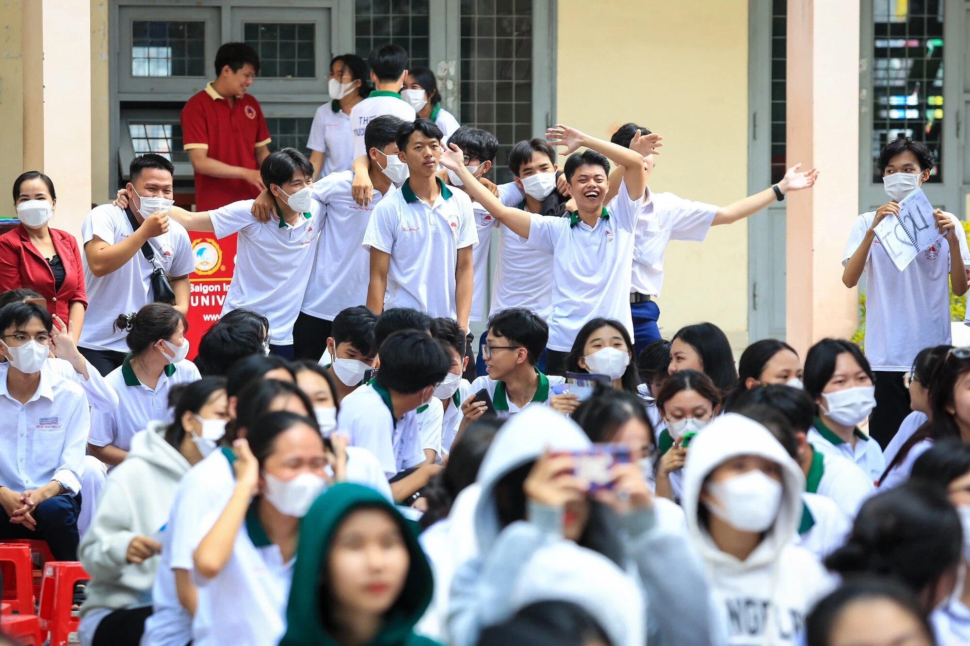 Secretary of the Central Youth Union Nguyen Pham Duy Trang ...