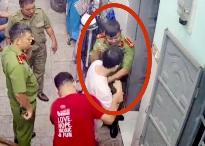 Rescuing A Young Man Locked By Creditors In A Motel Room In Binh Duong Vietnamvn 2390