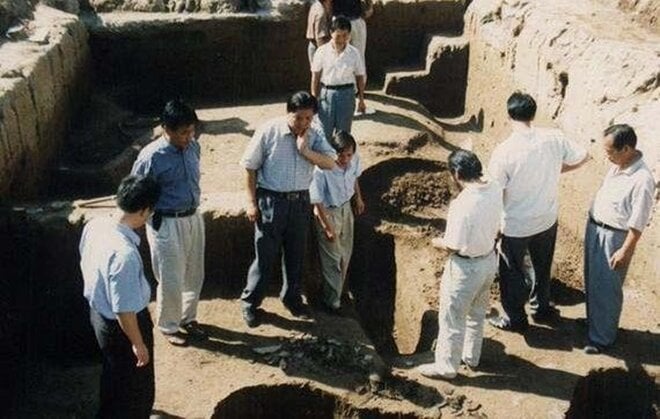 Các chuyên gia khảo cổ Trung Quốc đã tìm thấy một cỗ quan tài kỳ lạ với bên trong là thi hài nữ. (Ảnh: Sohu)