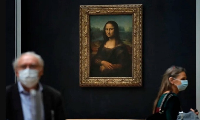 Bức tranh Mona Lisa đang được trưng bày ở Bảo tàng Louvre. Ảnh: Christophe Ena