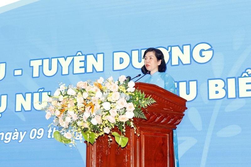 Bà Nguyễn Thị Minh Hương, Phó Chủ tịch Trung ương Hội LHPN Việt Nam đã đánh giá cao những hoạt động của cụm Tây Nam bộ.