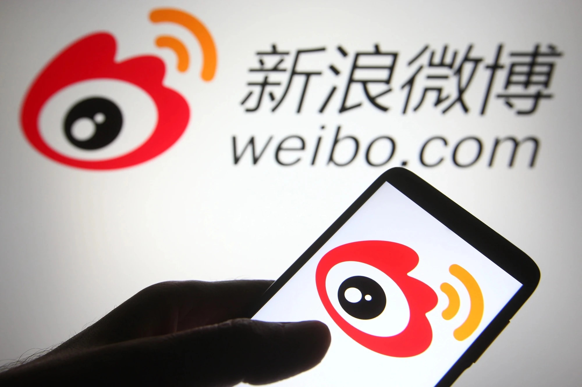 Weibo требует, чтобы в аккаунтах с большим количеством подписчиков  отображалось их настоящее имя - Vietnam.vn