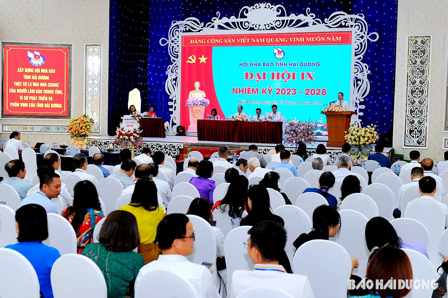 dong chi vu van uy duoc bau giu chuc chu tich hoi nha bao tinh hai duong khoa ix hinh 2