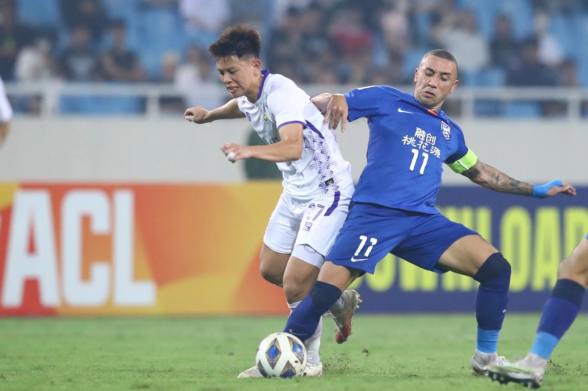 Hanoi coach is proud of his students, Chinese coach criticizes My Dinh's  soft grass stadium 