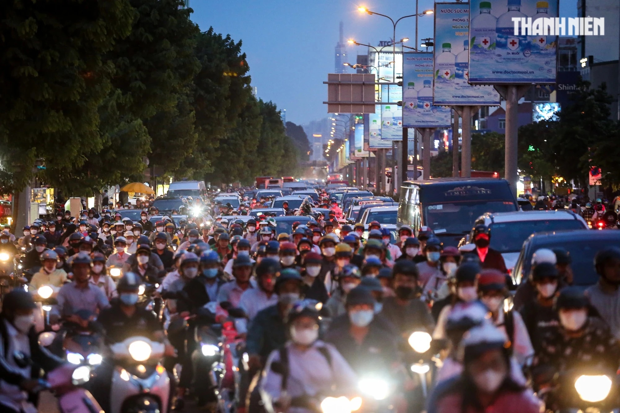 Người Sài Gòn ám ảnh kẹt xe ở các nút giao thông trong giờ cao điểm - Ảnh 4.