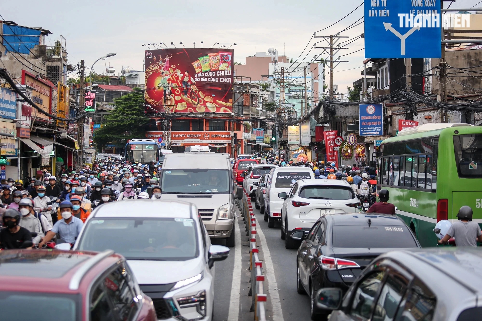 Người Sài Gòn ám ảnh kẹt xe ở các nút giao thông trong giờ cao điểm - Ảnh 6.