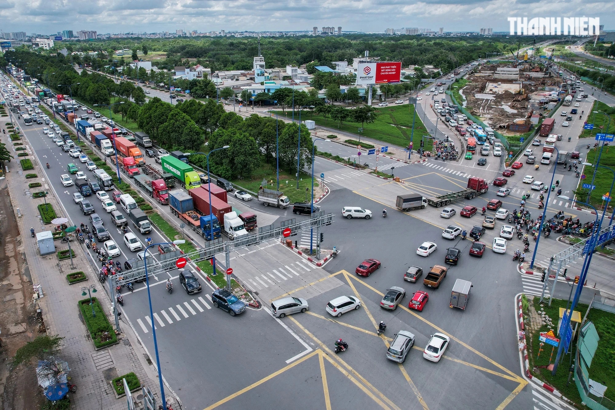Người Sài Gòn ám ảnh kẹt xe ở các nút giao thông trong giờ cao điểm - Ảnh 13.