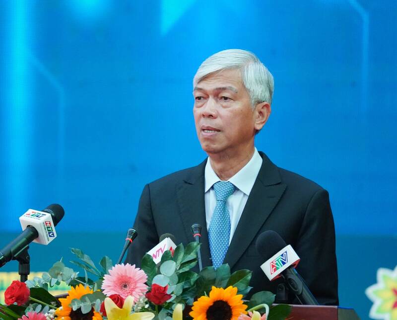 Phó Chủ tịch UBND TPHCM Võ Văn Hoan chia sẻ về kỳ vọng liên kết vùng với các tỉnh, thành ĐBSCL. Ảnh: Văn Thuận