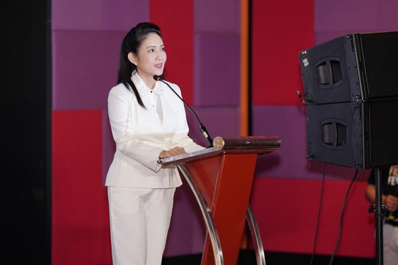 Bà Nguyễn Thị Thanh Thúy, Phó Giám đốc Sở VH-TT TPHCM cung cấp nhiều thông tin về định hướng và mục tiêu phát triển ngành công nghiệp điện ảnh tại TPHCM