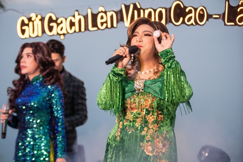 Hoài Tân lô tô - Lô tô show cô Ù Sài Gòn tham gia chương trình gây quỹ.