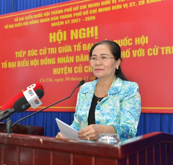 Chủ tịch HĐND TPHCM Nguyễn Thị Lệ phát biểu tại buổi tiếp xúc. Ảnh: CAO THĂNG