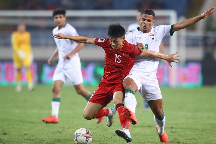 8 cầu thủ Việt Nam nhận 1 thẻ vàng sau loạt trận vừa qua.