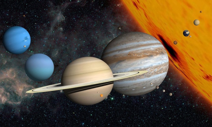 Nhiều hành tinh trong vũ trụ có dạng hình cầu. Ảnh: Ron Miller/Stocktrek Images