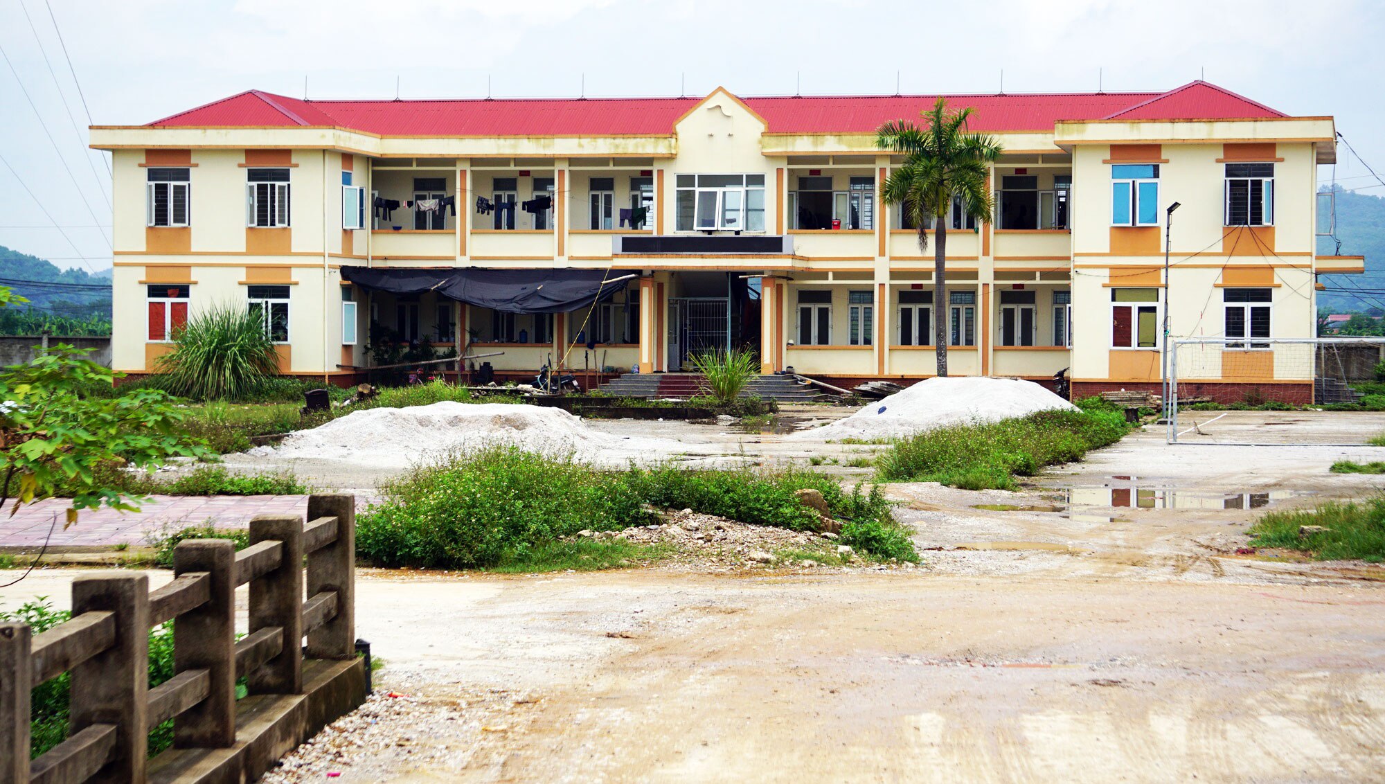 Lãng phí công sở bỏ hoang ở Thanh Hóa - Ảnh 2.