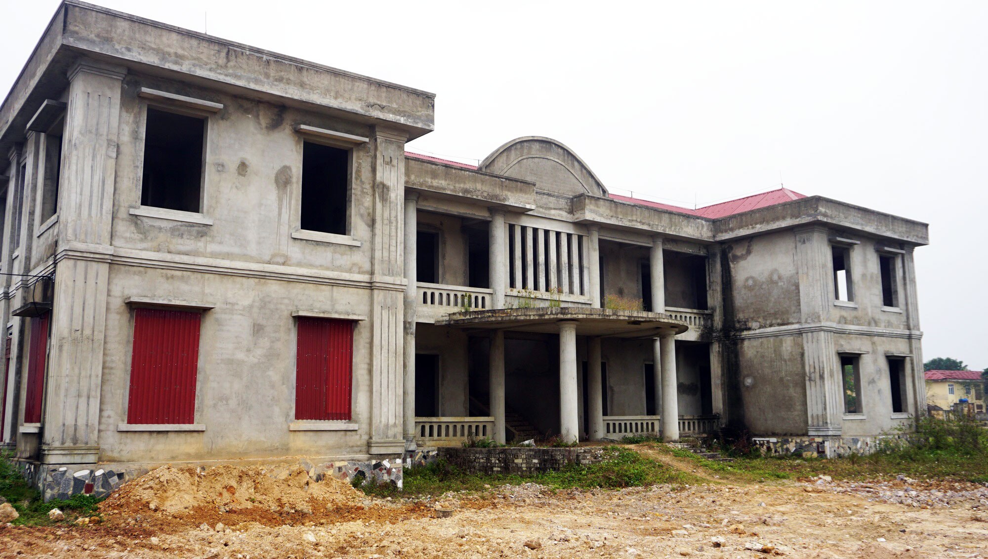 Lãng phí công sở bỏ hoang ở Thanh Hóa - Ảnh 3.