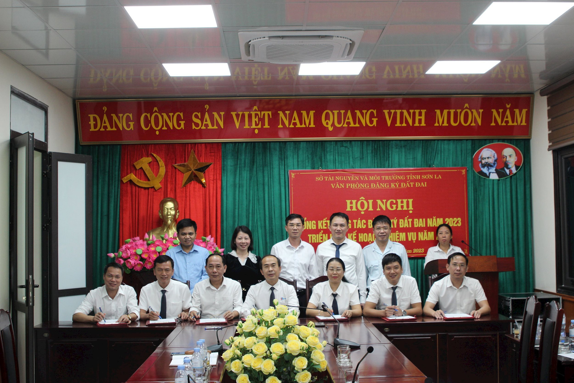 Complete many key tasks in 2023 - Vietnam.vn