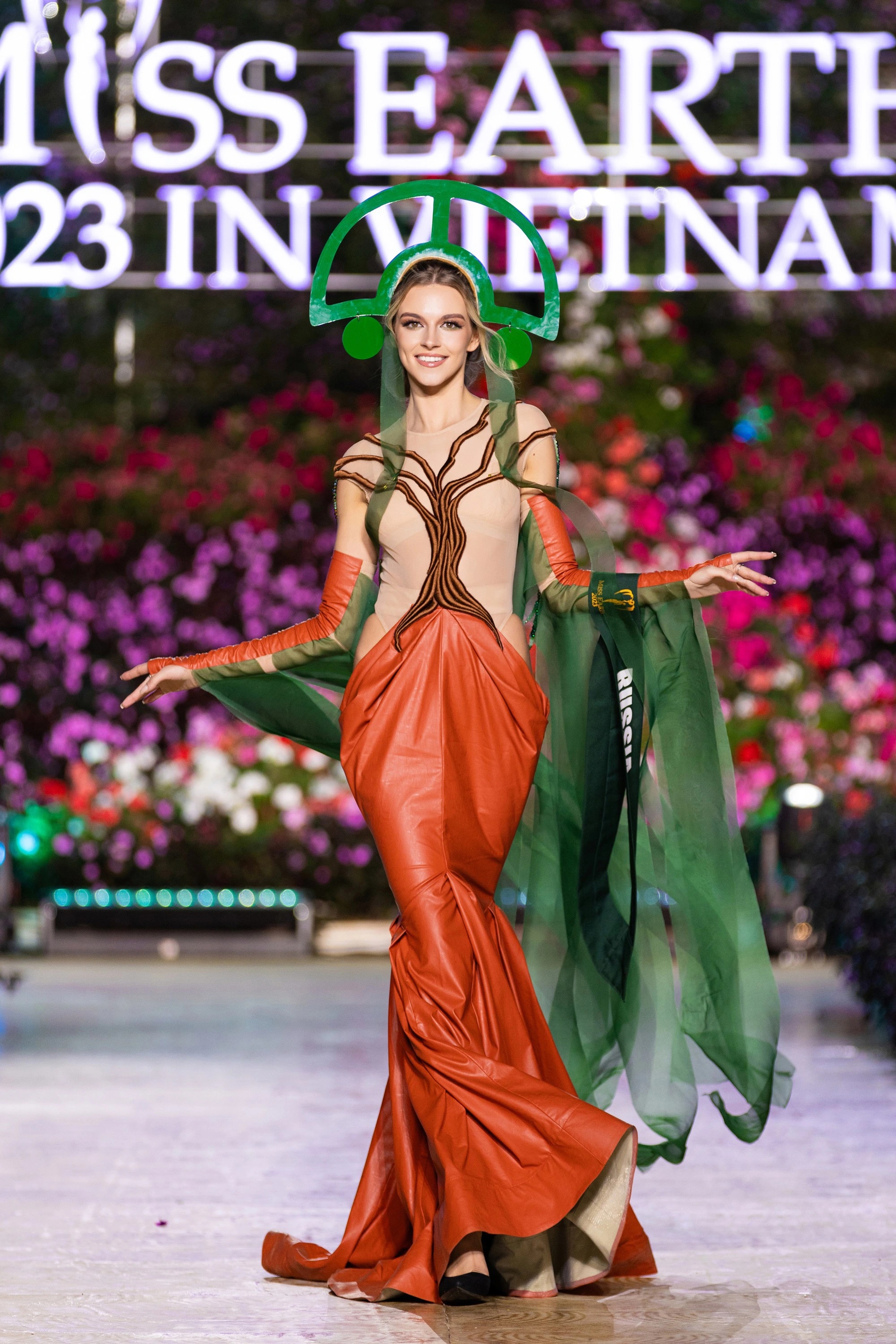 Bán kết Miss Earth 2023 màn trình Trang phục Dân tộc bùng nổ hình ảnh cỏ hoa, muông thú - Ảnh 11.