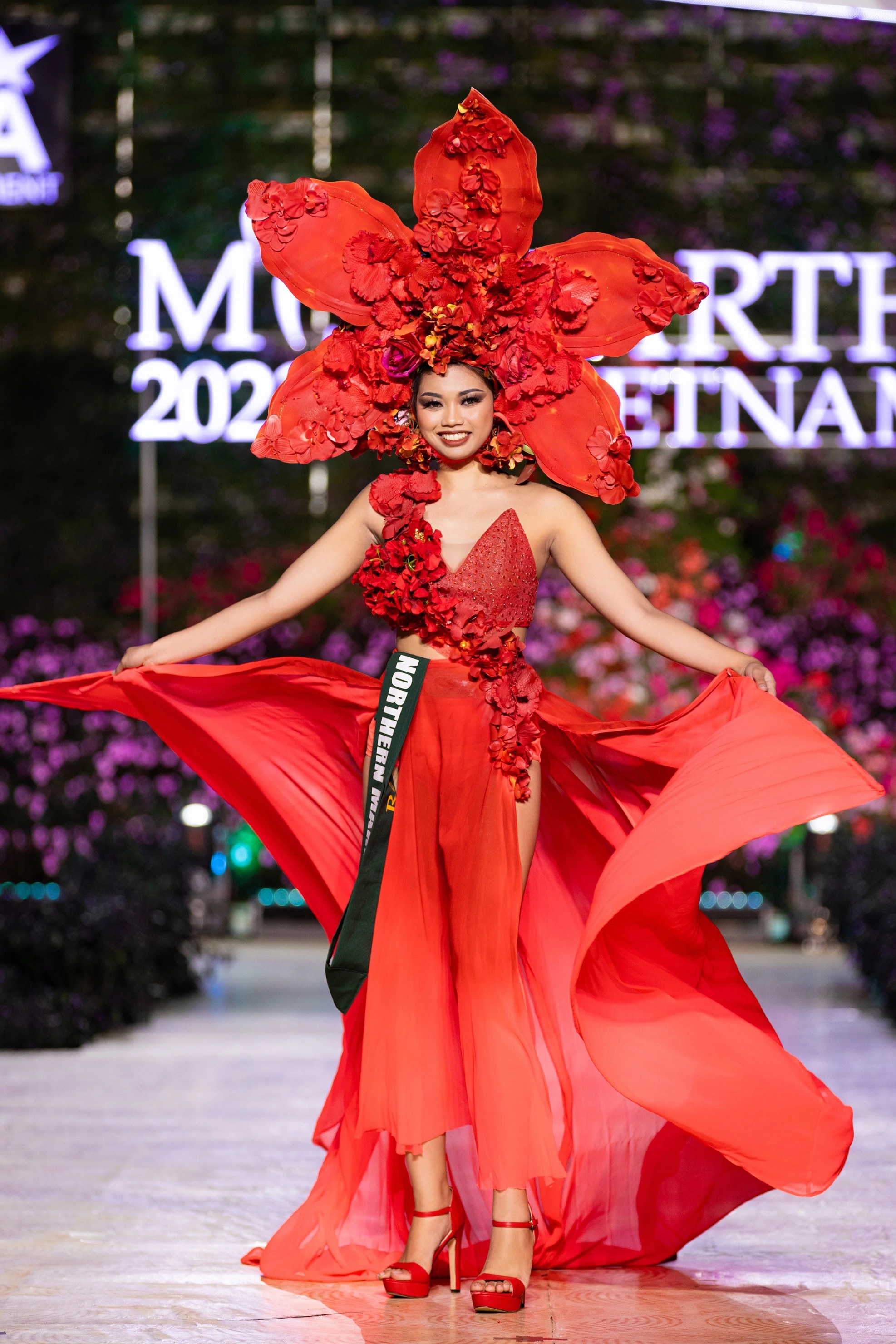 Bán kết Miss Earth 2023 màn trình Trang phục Dân tộc bùng nổ hình ảnh cỏ hoa, muông thú - Ảnh 14.