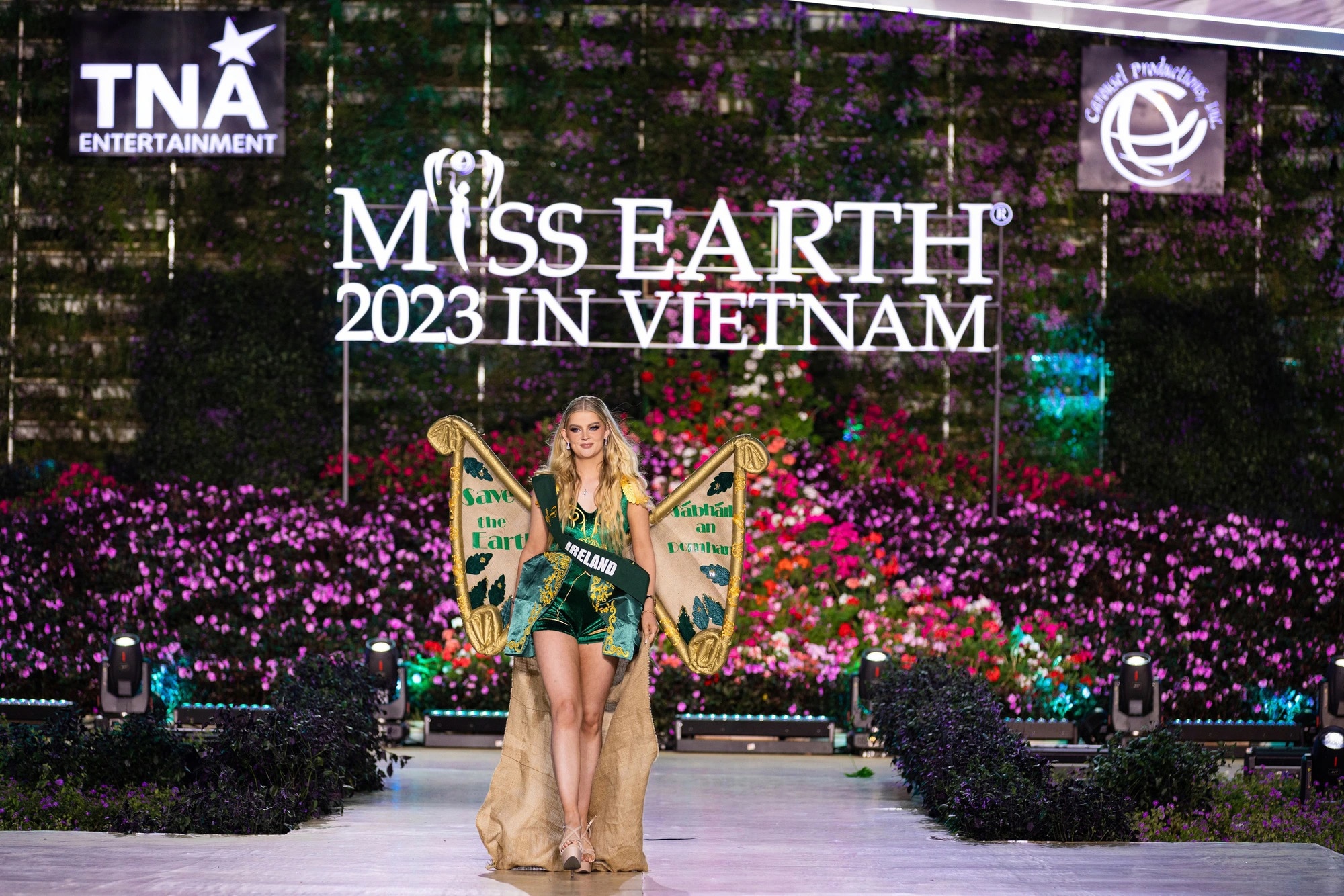 Bán kết Miss Earth 2023 màn trình Trang phục Dân tộc bùng nổ hình ảnh cỏ hoa, muông thú - Ảnh 23.