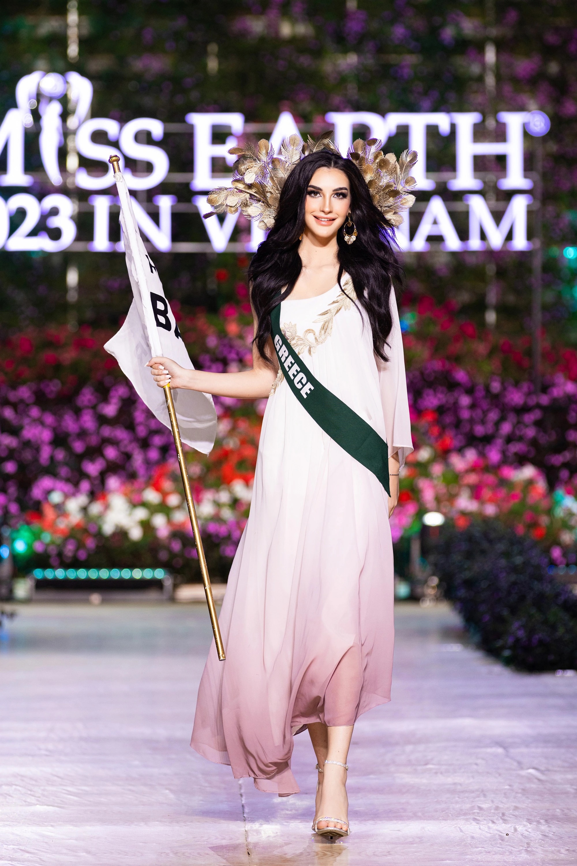 Bán kết Miss Earth 2023 màn trình Trang phục Dân tộc bùng nổ hình ảnh cỏ hoa, muông thú - Ảnh 28.