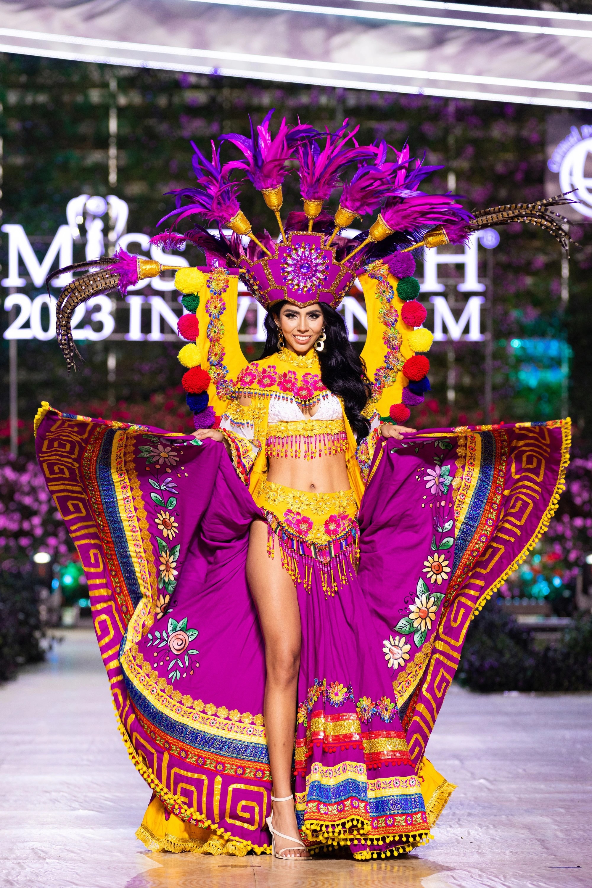 Bán kết Miss Earth 2023 màn trình Trang phục Dân tộc bùng nổ hình ảnh cỏ hoa, muông thú - Ảnh 32.