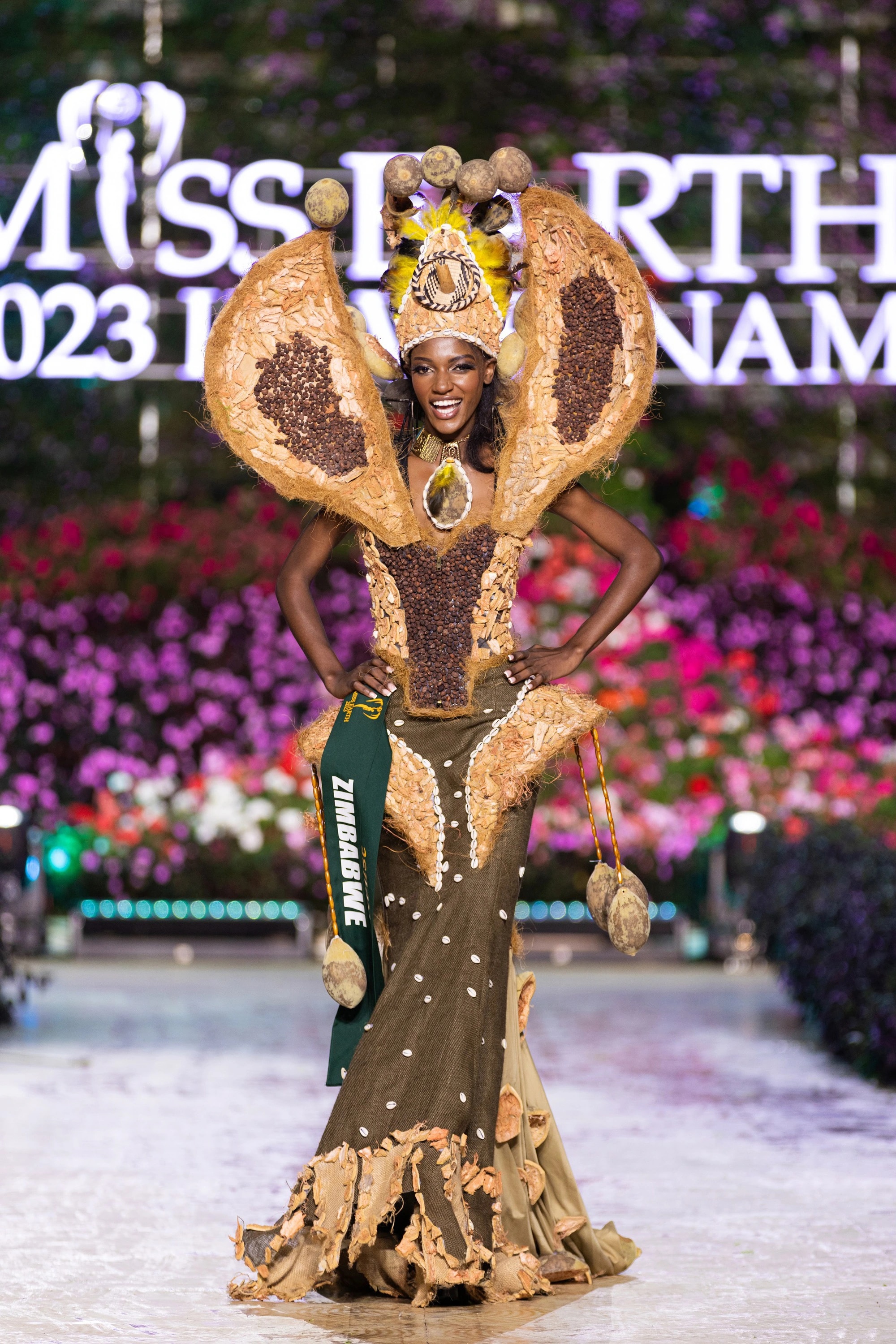 Bán kết Miss Earth 2023 màn trình Trang phục Dân tộc bùng nổ hình ảnh cỏ hoa, muông thú - Ảnh 36.