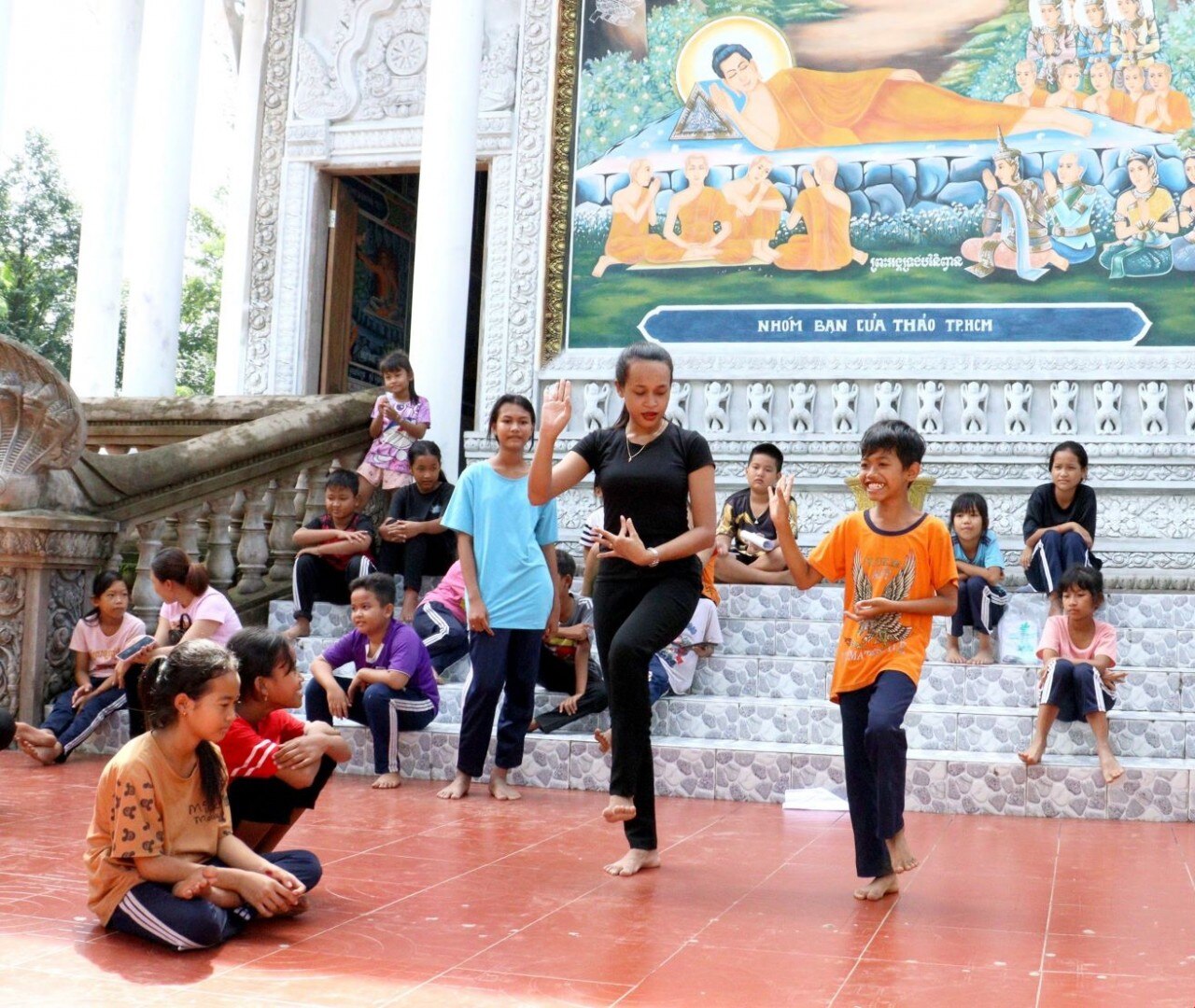 9x девушка погружается в кхмерский танец - Vietnam.vn