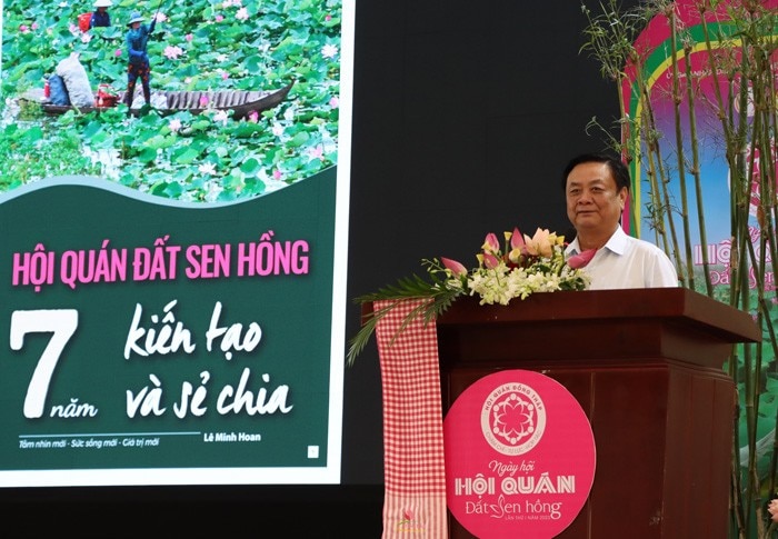 Bộ trưởng Bộ NN&PTNT Lê Minh Hoan tại Ngày hội Hội quán Đất Sen hồng tại Đồng Tháp.