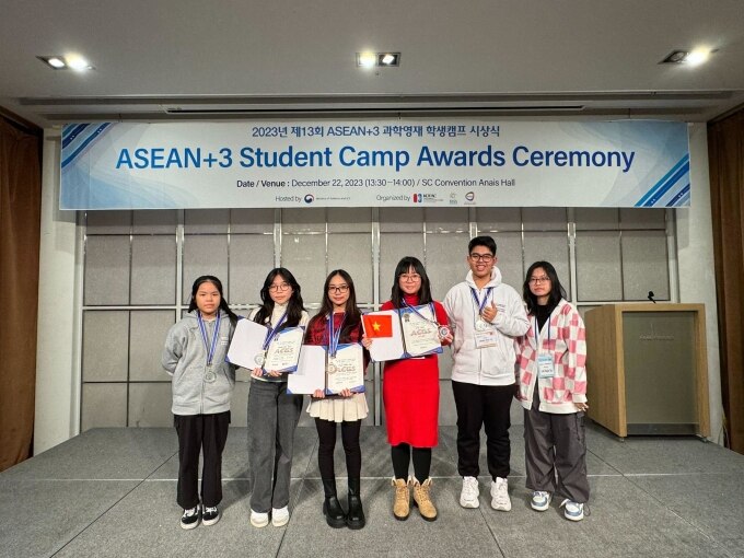 Đoàn học sinh Việt Nam đã xuất sắc dành các giải thưởng cao. Ảnh: Trường Quốc tế Song ngữ Victoria
