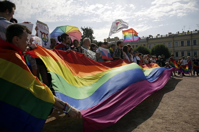 Верховный суд запретил ЛГБТ* в России