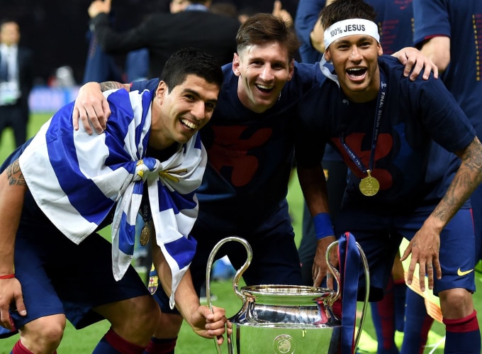 Suarez, Messi và Neymar mừng chiến thắng sau trận chung kết Champions League 2015, Barca thắng Juventus 3-1, trên sân Olimpia, Berlin, Đức. Ảnh: FCB