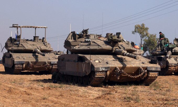 Xe tăng Israel triển khai gần Dải Gaza hôm 3/12. Ảnh: AFP