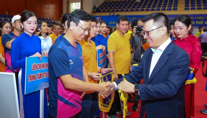 スポーツ運動の普及と成長を支持し続ける - Vietnam.vn