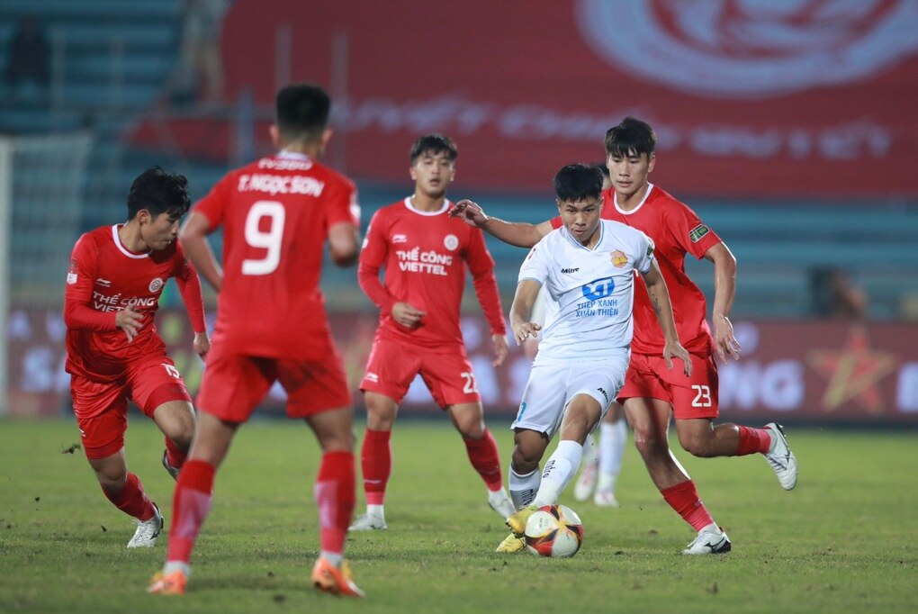Văn Toàn giúp Nam Định thắng đậm Thể Công Viettel, Thanh Hóa giành 3 điểm - 1