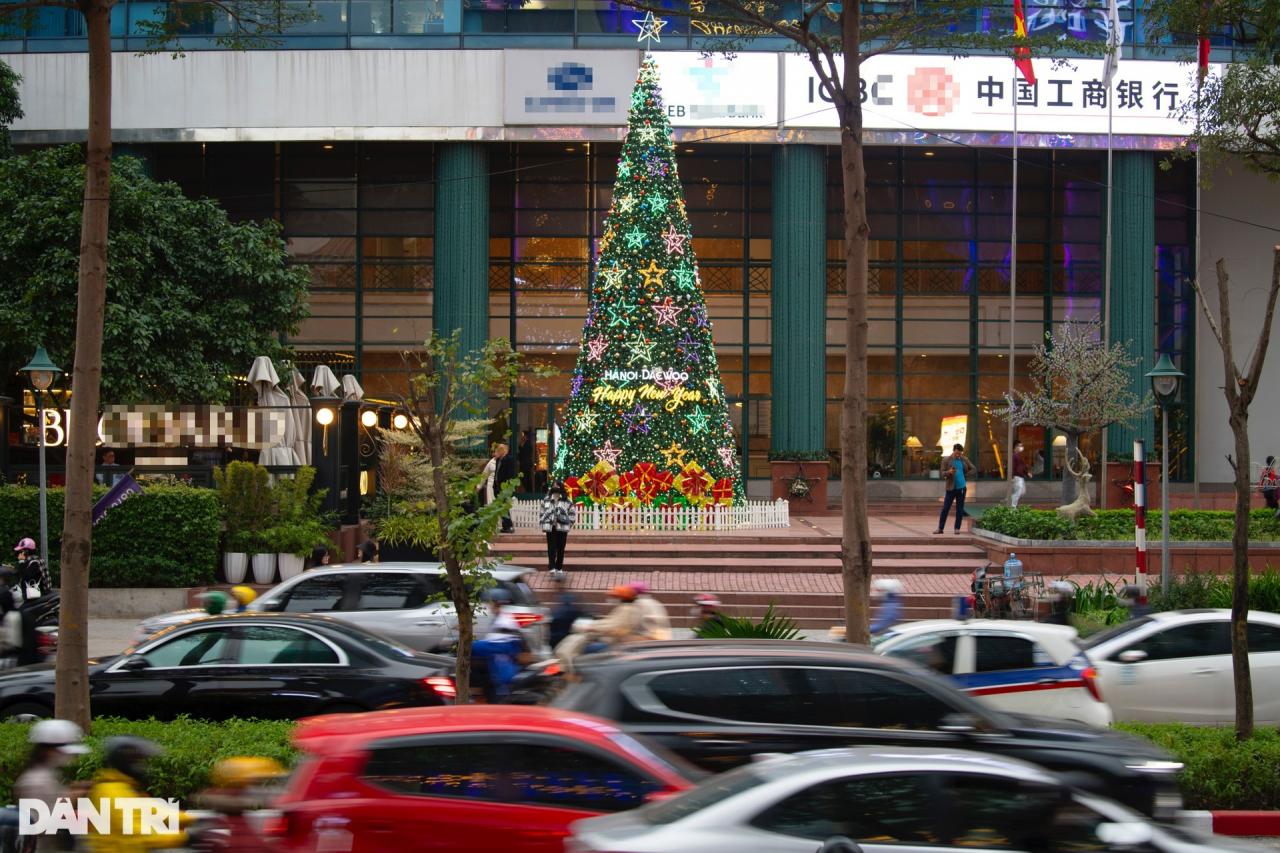 Phố phường Hà Nội lung linh ánh đèn chào đón Giáng sinh - 5